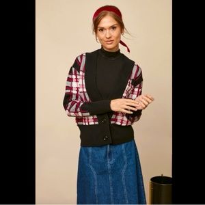 V- neck cardigan. Size S.